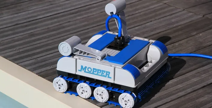 Mopper, le robot de piscine français léger et efficace