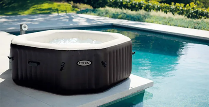 Le nouveau spa gonflable octogonal d'Intex, léger et design