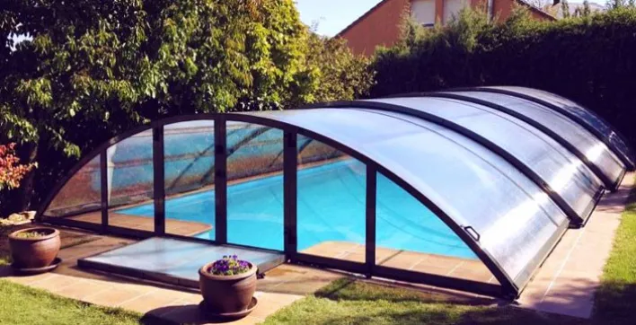 Roma, l’abri bas de piscine d’Abrinoval