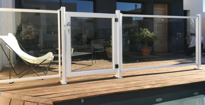 Sécurité piscine : la barrière transparente Tanka d’AstralPool