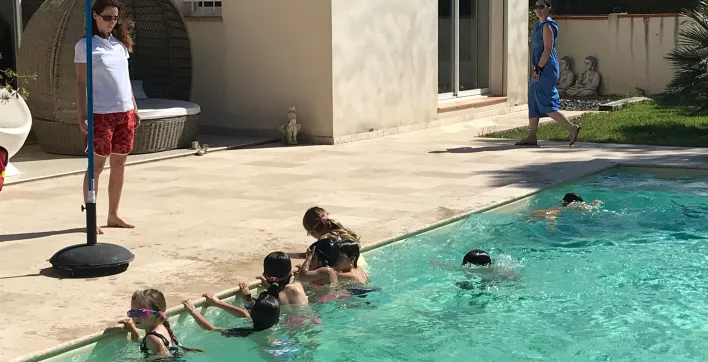 Des cours d’aisance aquatique désormais donnés dans des piscines privées