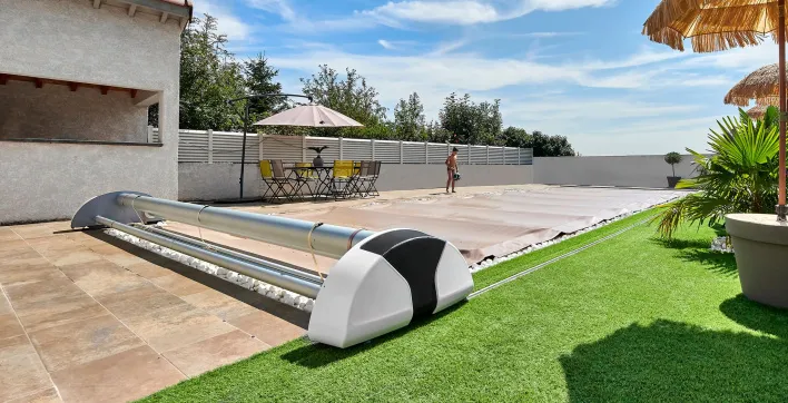 La couverture connectée 4 saisons qui s'adapte à toutes les piscines !