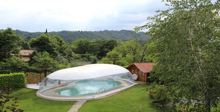 Un abri gonflable et original pour votre piscine