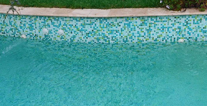 Pourquoi une baisse de niveau de votre piscine dépend ou non d’une fuite ?