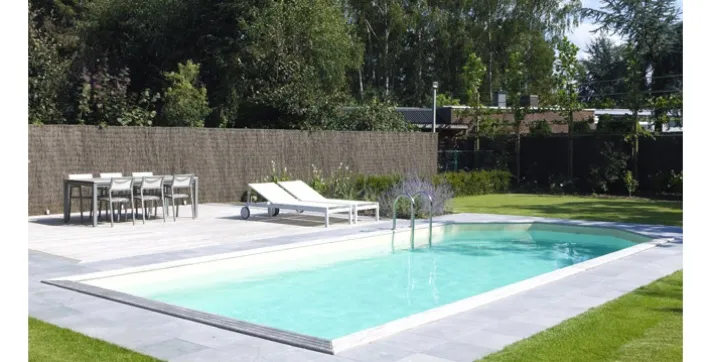 Une piscine en bois entièrement démontable