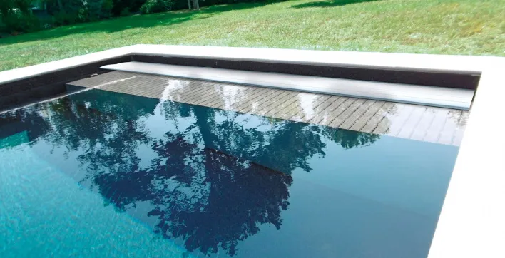 La couverture piscine : L’équipement tendance que tout le monde demande !