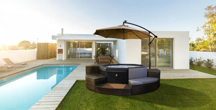 Le parasol pour spa semi-rigide signé Poolstar