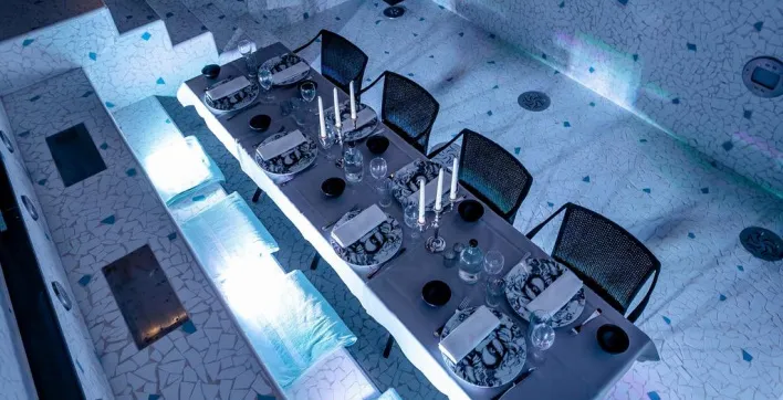 Piscine insolite : que diriez-vous de manger au fond d’un bassin ?