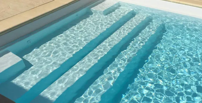 Nouveautés : piscines coques à fond plat