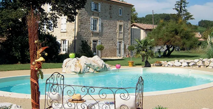 Inspiration : une piscine toute en courbes