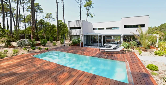 Réalisation d’une piscine dans le sud-ouest de la France.