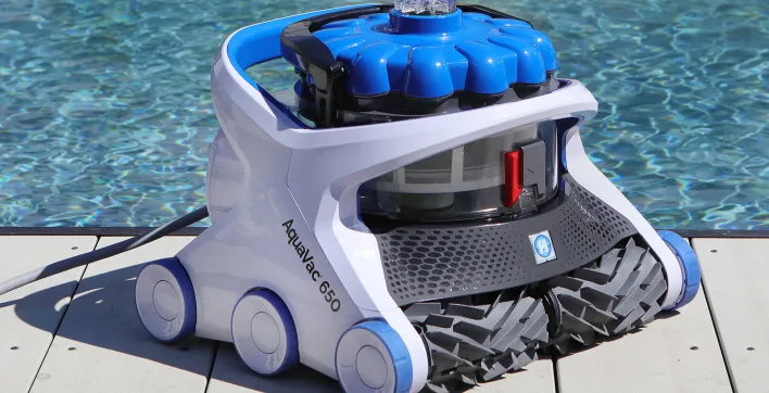 Entretien Piscine : Le robot nettoyeur Aquavac 6 Series de Hayward