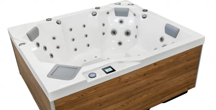 Découvrez le spa acrylique équipé tout confort de Poolstar