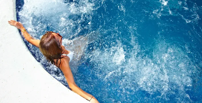 Spas et spas de nage : de l’entretien aux nouveaux modèles, tout ce qu’il faut savoir