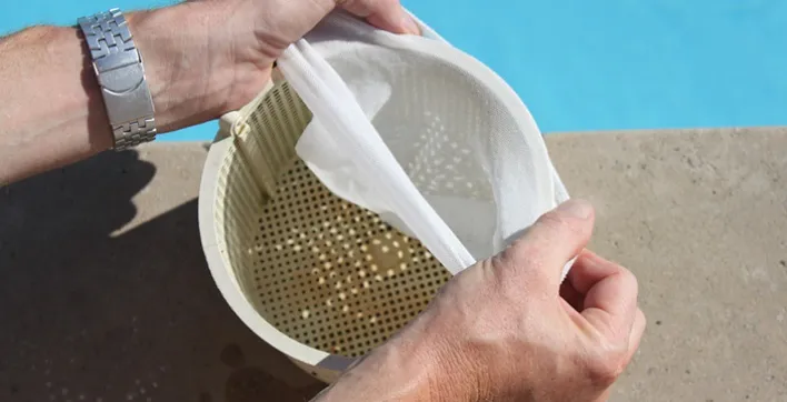 Préfiltre universel pour piscine et spa.