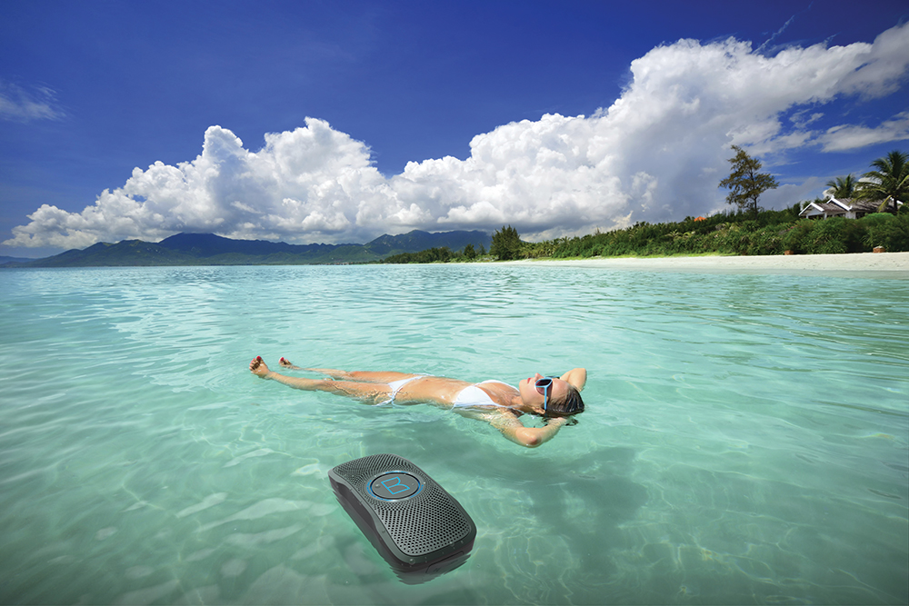 Une enceinte qui flotte dans votre piscine ! Equipement & entretien