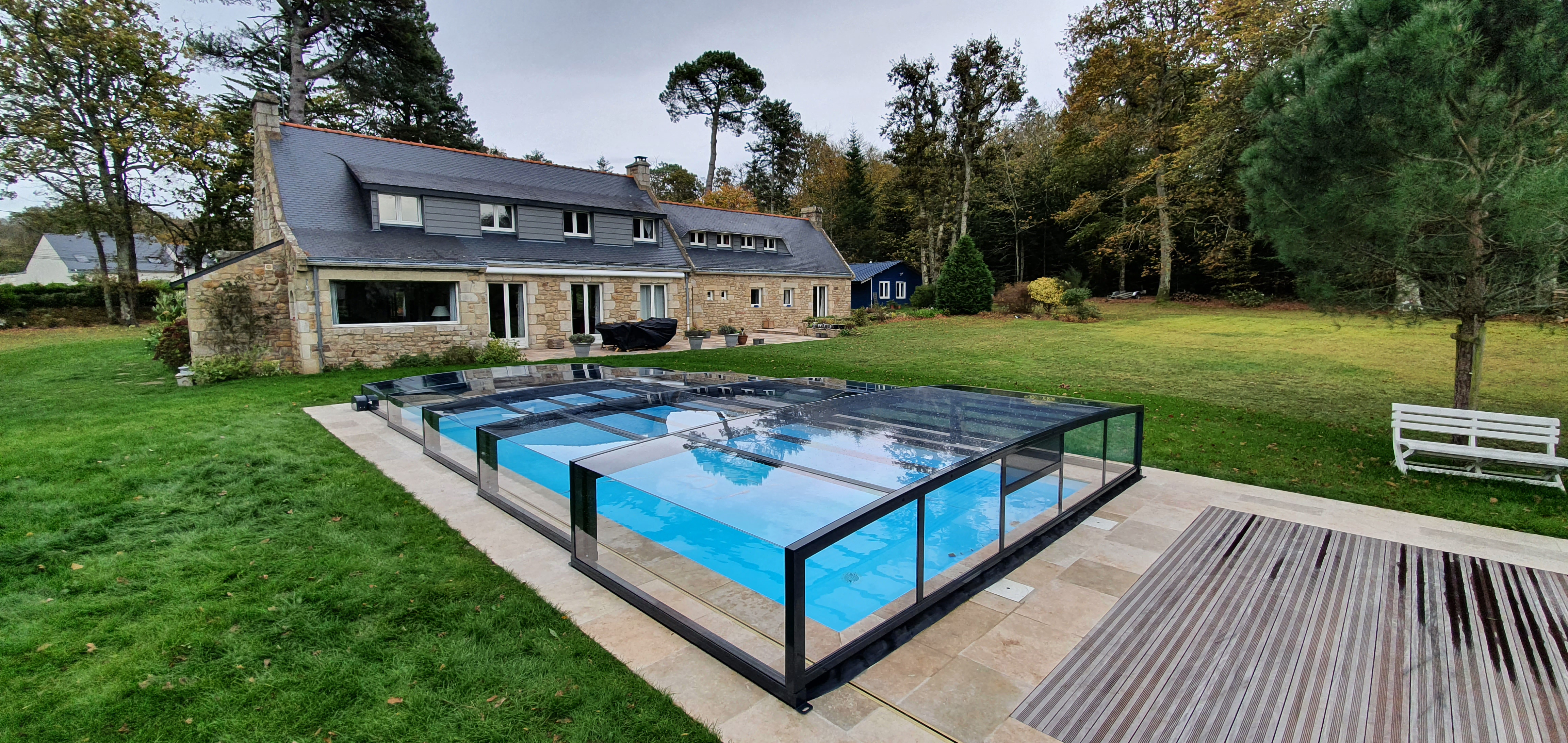 Abri de piscine bas fabriqué en France - Rénoval