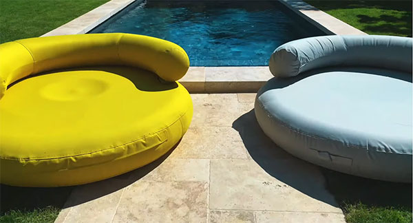 Coussins pour la piscine colorés