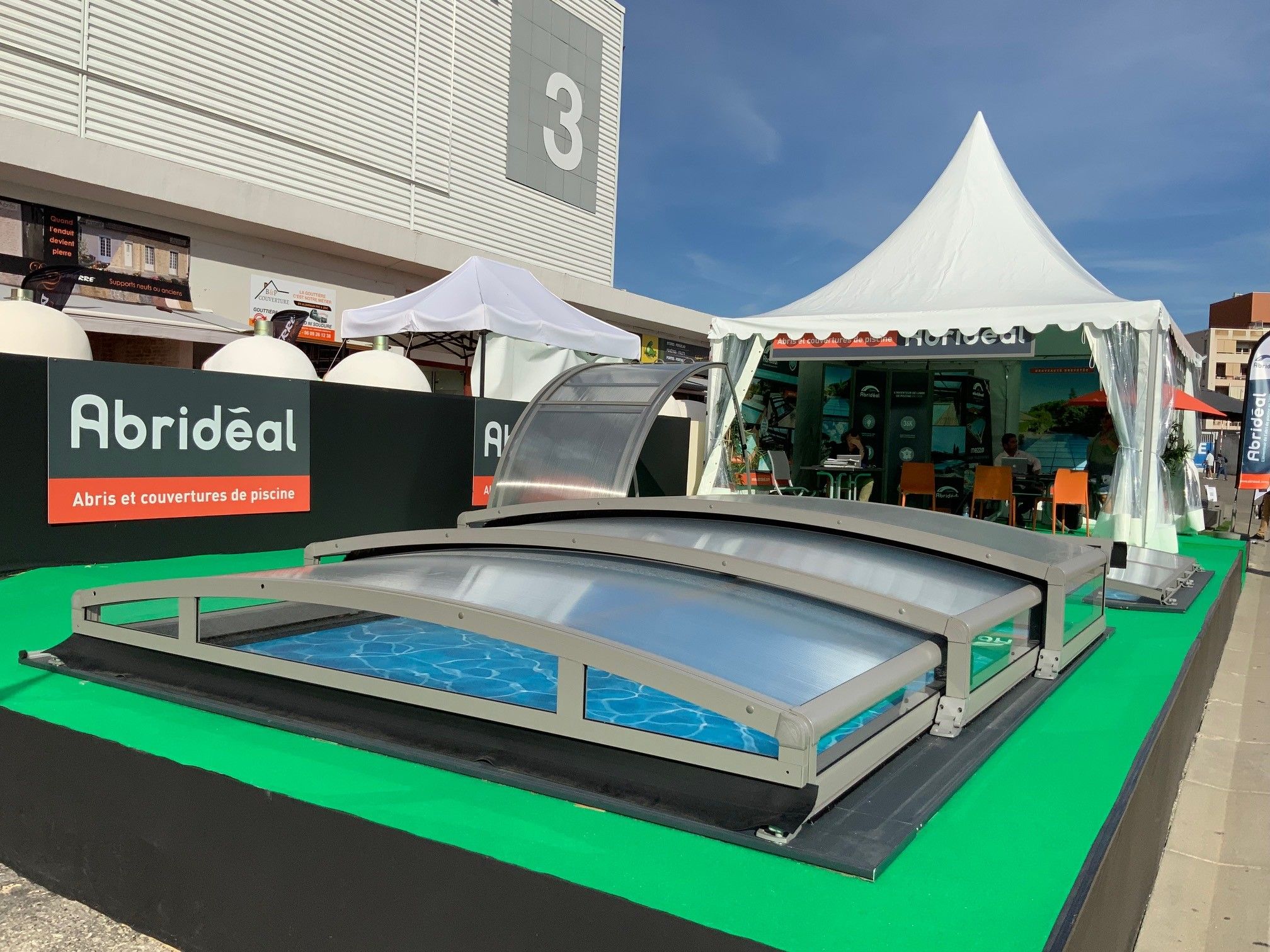 Abrideal, spécialiste de l'abri de piscine, à la foire de Marseille 2021