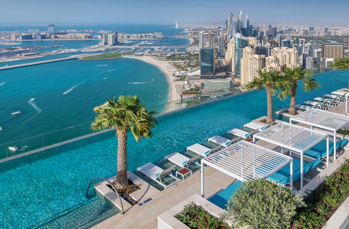 Dubai abrite la plus haute piscine à débordement du monde