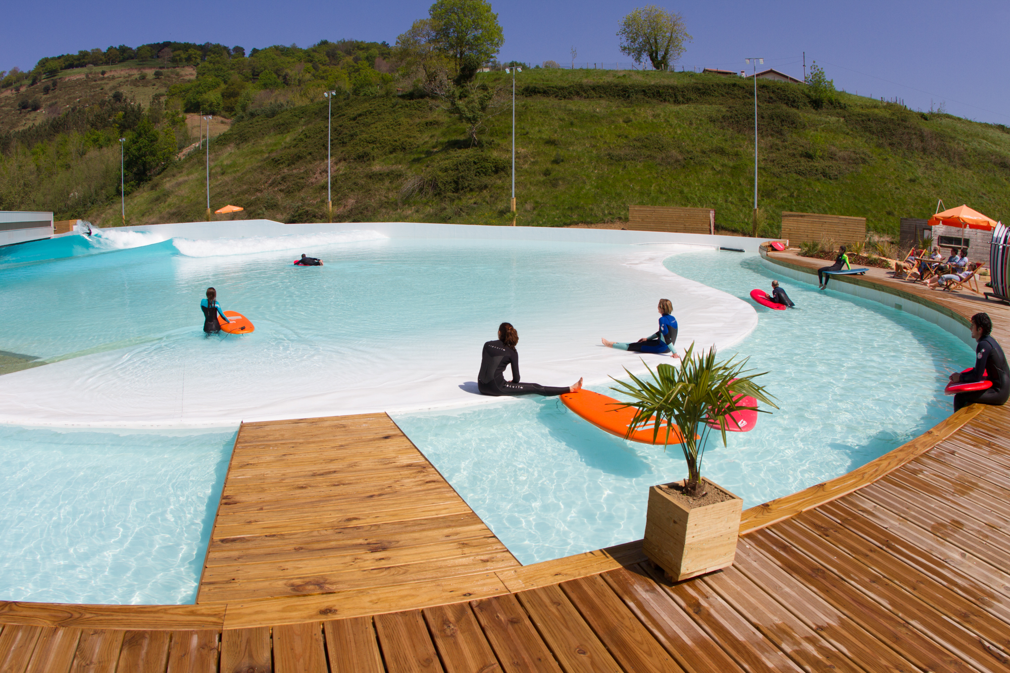Une piscine à vagues sous forme de lagoon
