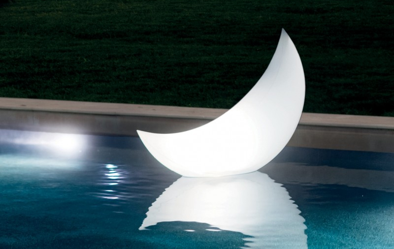 Deco piscine et jardin : Lune lumineuse flottante sur piscine