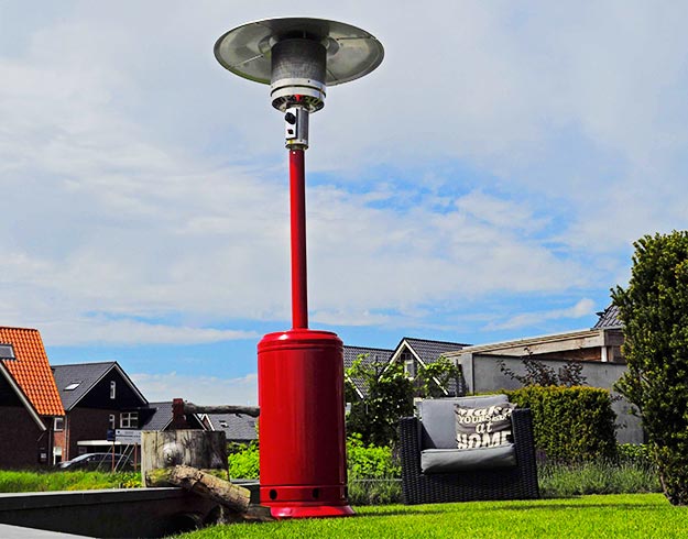 Un parasol chauffant au gaz pour terrasse