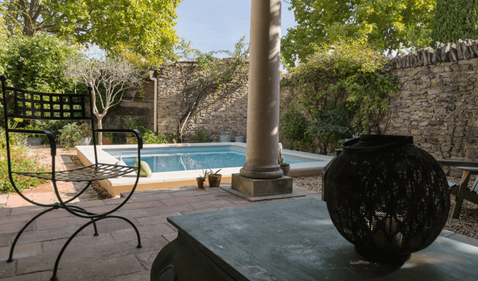 Une piscine dans le Gard construite par Aquilus Uzes