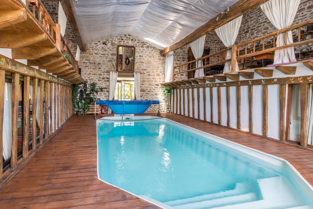 Gite dans la Creuse avec piscine intérieure