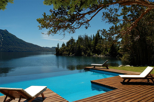 Piscine au bord du lac