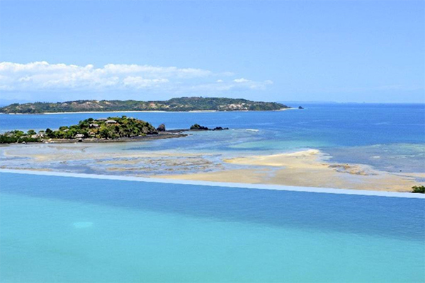 piscine à débordement