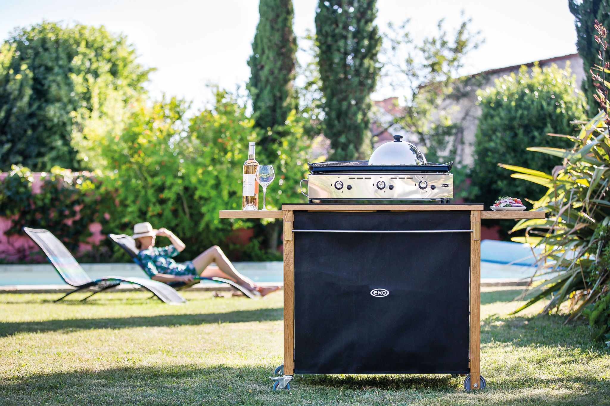 Plancha avec chariot en bois signés ENO