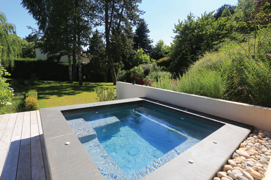 Spa exterieur réalisé par Diffazur Piscines