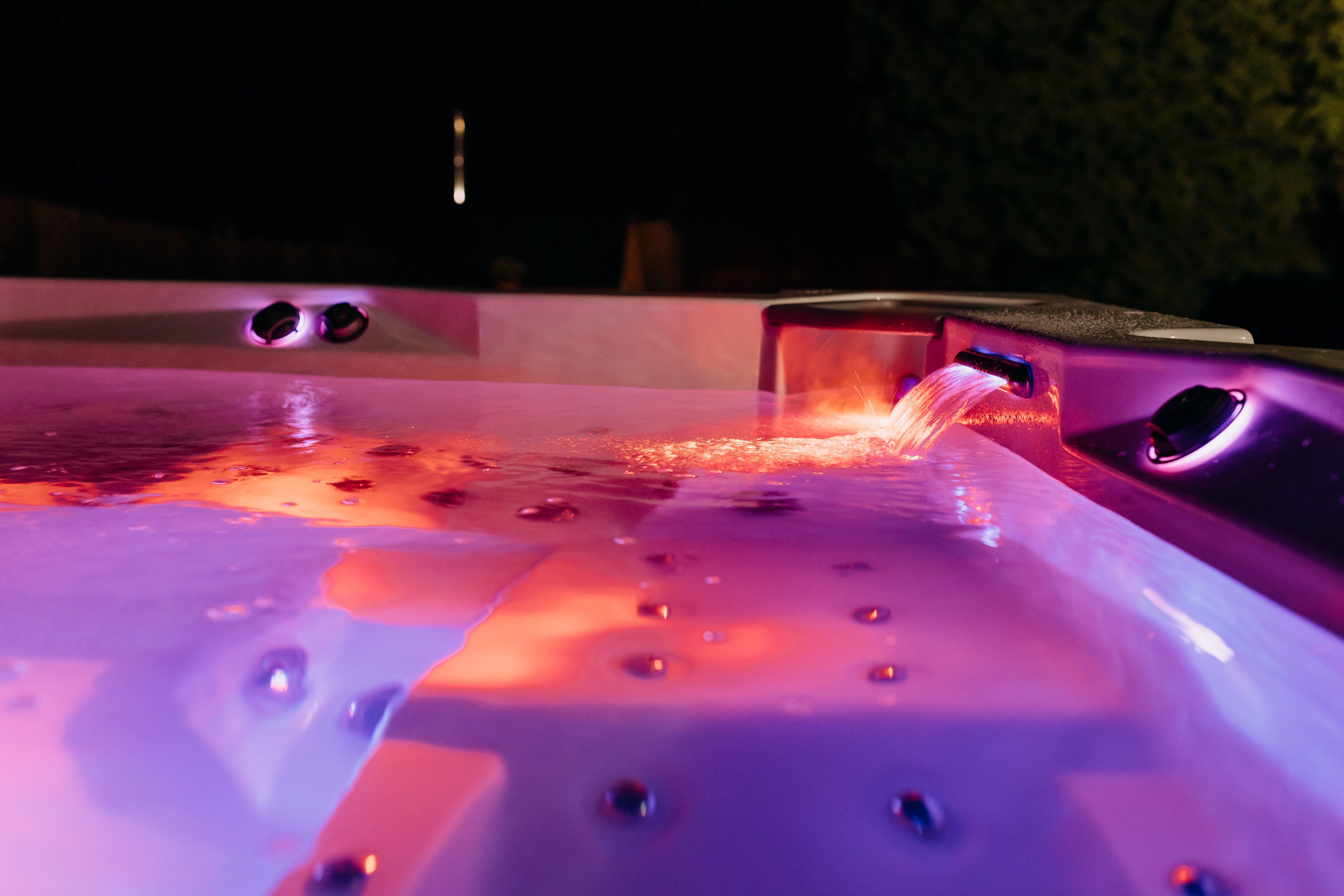 La chromotherapie embarquée sur les spas acryliques de Poolstar