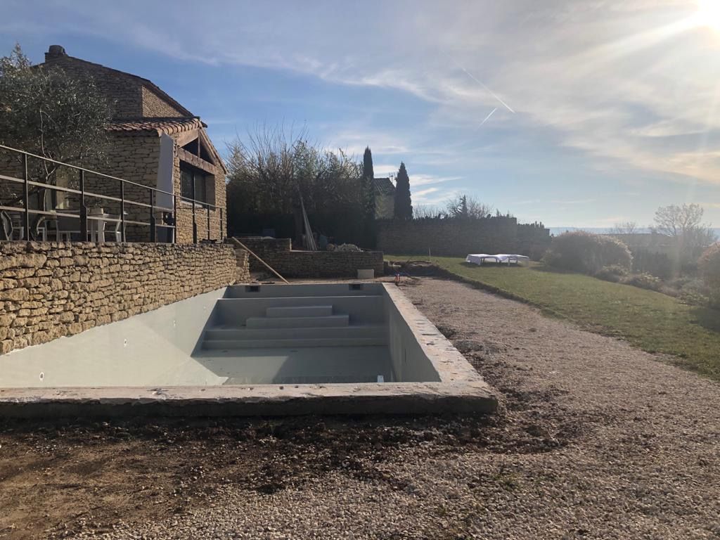 Une piscine rénovée medaillee d'argent aux trophées de la piscine 2021 - avant