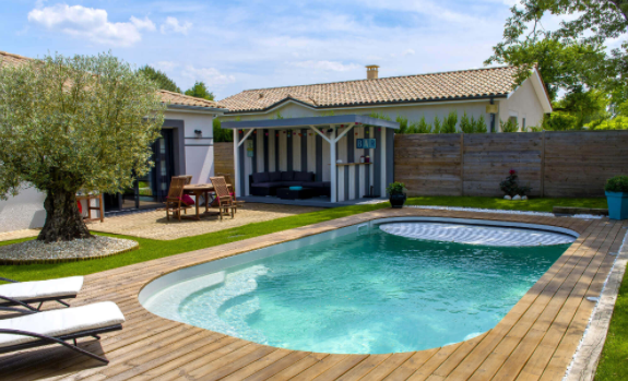 Une piscine coque dont la forme peut se choisir signée Aboral