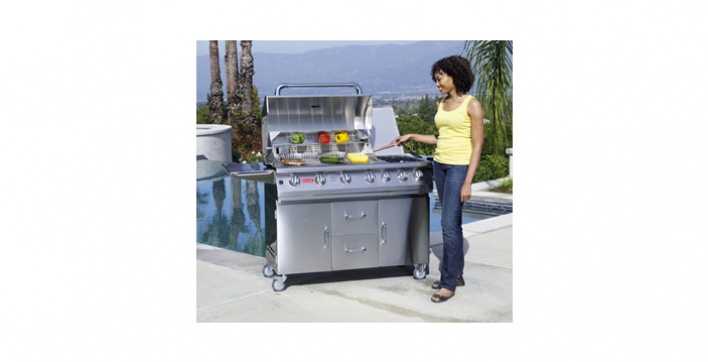 Agrémentez votre espace piscine avec des barbecues et Barbecues et planchas comme de véritables cuisines d