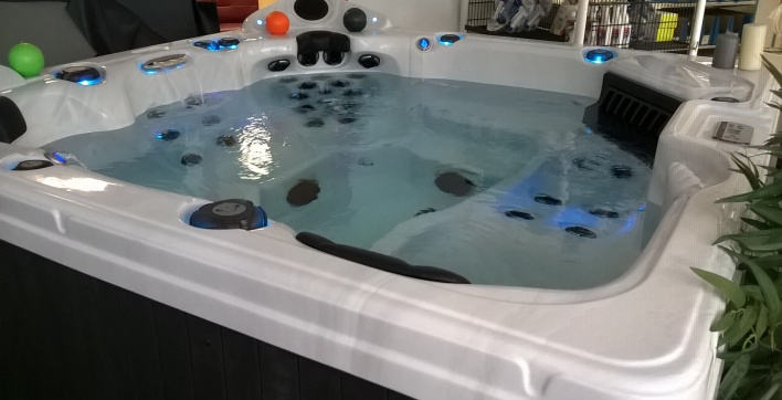 Les 10 Ans D Azur Piscines Point De Vente Everblue Actualites
