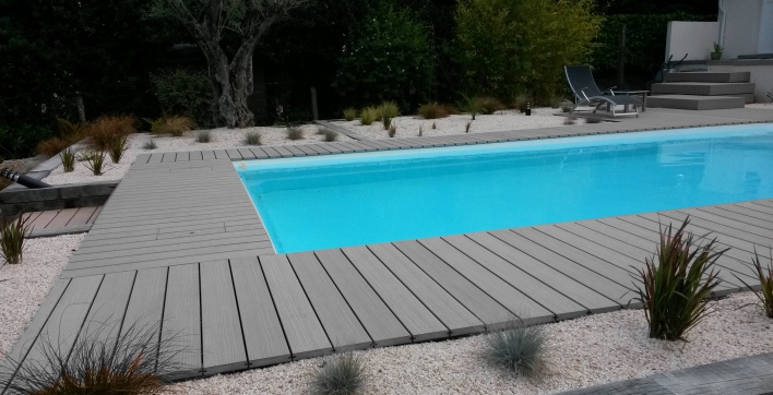 terrasse composite avec piscine