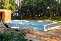 Un abri de piscine Azenco à prix déstocké
