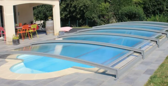 Protégez votre piscine à petits prix grâce aux journées surclassées d’Azenco