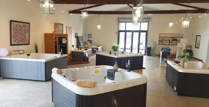 Un showroom de 450m2 à Fréjus pour concrétiser votre projet spa