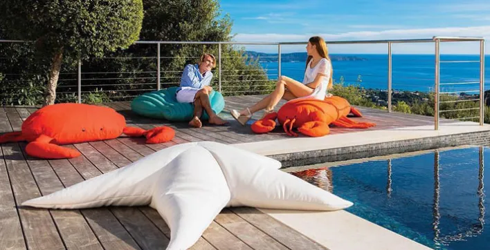 Des coussins XXL pour une ambiance outdoor branchée et décontractée