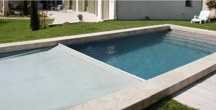 Couverture piscine 4 saisons esthétique et efficace