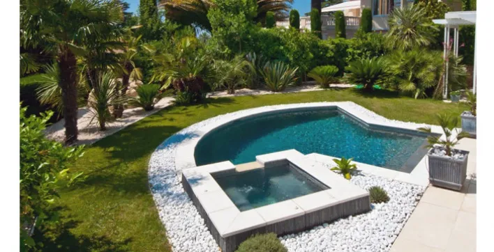 Ixess : entre le spa et la piscine