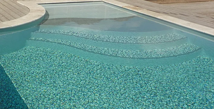 Un large choix de coloris et décors pour le revêtement de votre piscine
