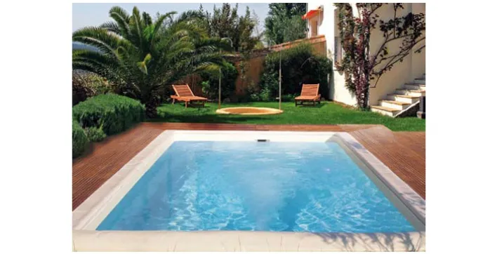 Une bien jolie petite piscine, signée Dugain