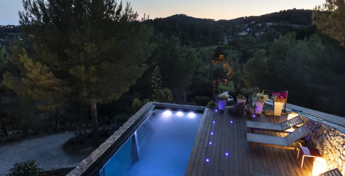Luminaire piscine : Les projecteurs à LED plats signés Hayward