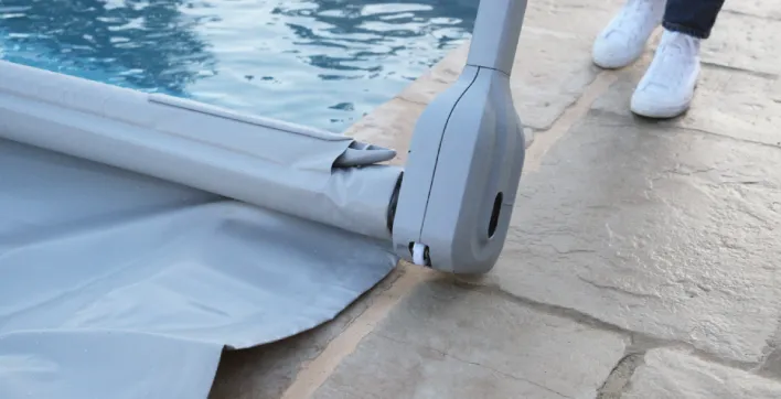 L’iScoot 700 : l’enrouleur automatisé pour les couvertures de piscines