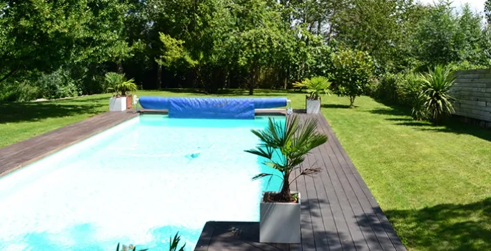 Soignez votre jardin et votre piscine pendant les fortes chaleurs.
